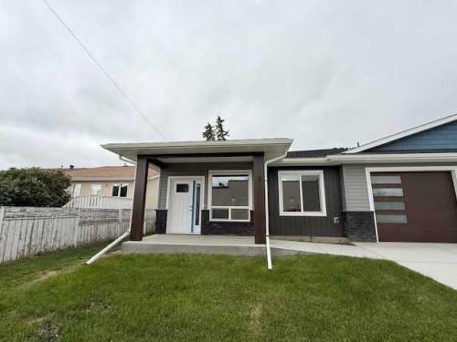 #3-4738 49A Avenue, Lacombe, AB 