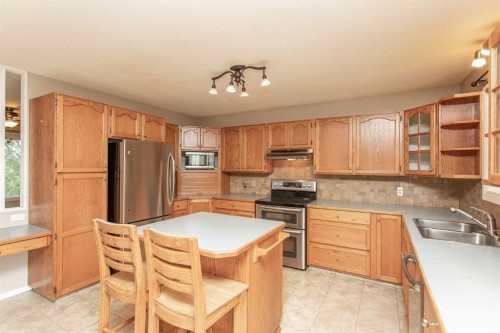 4722 49 Avenue, Bentley, AB 