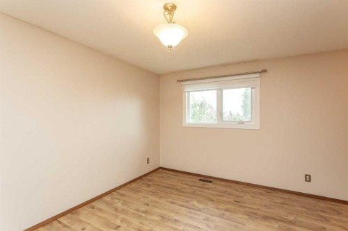 4722 49 Avenue, Bentley, AB 