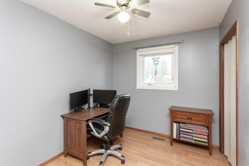 4722 49 Avenue, Bentley, AB 