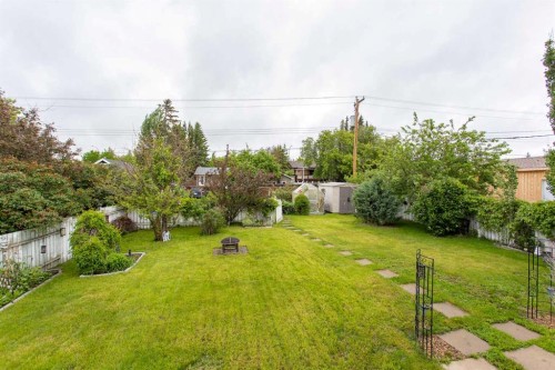 4722 49 Avenue, Bentley, AB 
