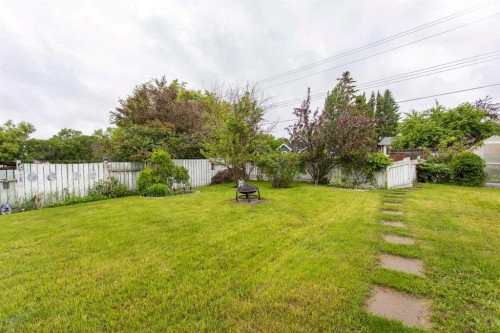 4722 49 Avenue, Bentley, AB 