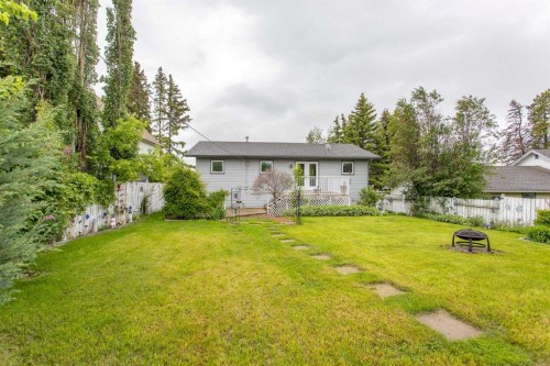 4722 49 Avenue, Bentley, AB 