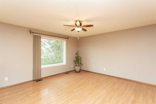 4722 49 Avenue, Bentley, AB 