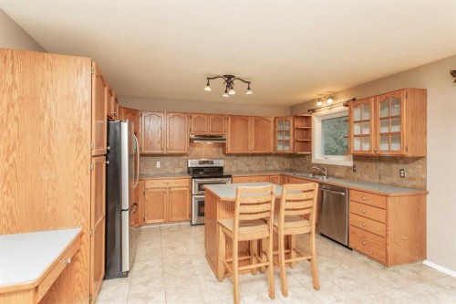 4722 49 Avenue, Bentley, AB 