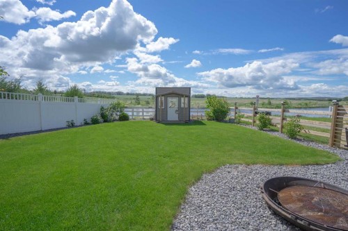 611 Robinson Avenue, Penhold, AB 