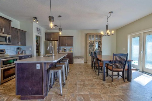 611 Robinson Avenue, Penhold, AB 