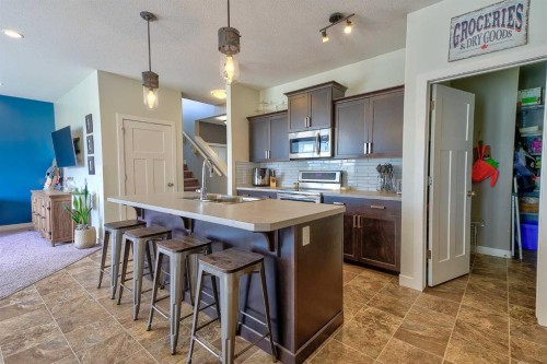 611 Robinson Avenue, Penhold, AB 