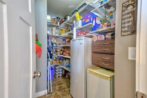 611 Robinson Avenue, Penhold, AB 