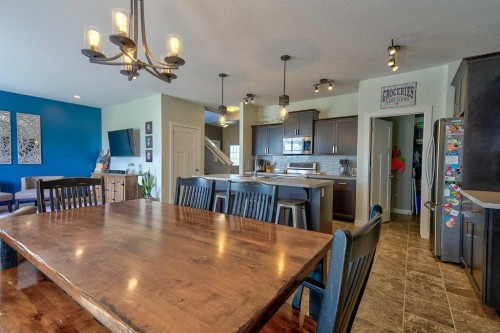 611 Robinson Avenue, Penhold, AB 