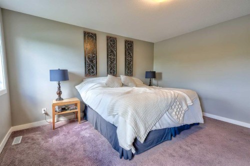611 Robinson Avenue, Penhold, AB 
