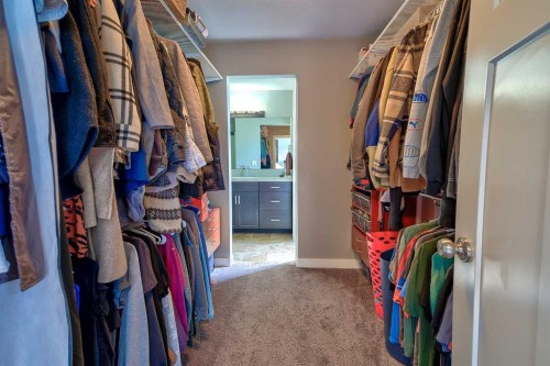 611 Robinson Avenue, Penhold, AB 