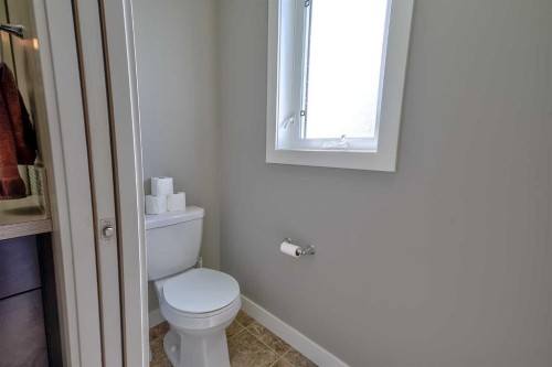 611 Robinson Avenue, Penhold, AB 
