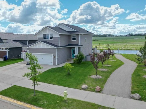 611 Robinson Avenue, Penhold, AB 