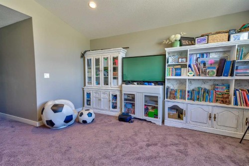 611 Robinson Avenue, Penhold, AB 
