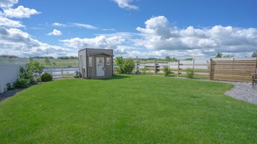 611 Robinson Avenue, Penhold, AB 