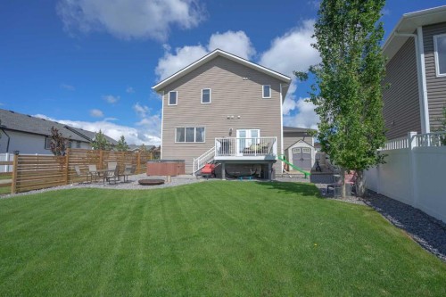 611 Robinson Avenue, Penhold, AB 