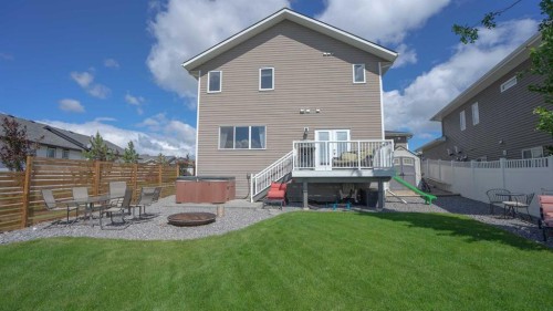 611 Robinson Avenue, Penhold, AB 