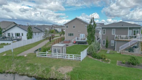 611 Robinson Avenue, Penhold, AB 