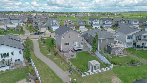 611 Robinson Avenue, Penhold, AB 