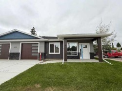 #4-4738 49A Avenue Lacombe, AB T4L 1N4