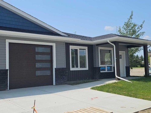 #4-4738 49A Avenue, Lacombe, AB 