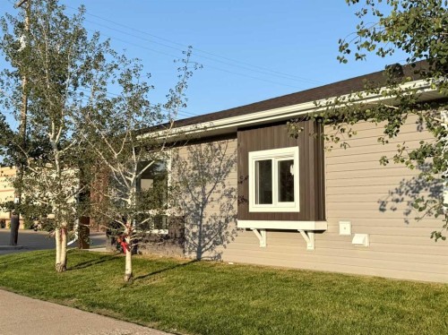 #4-4738 49A Avenue, Lacombe, AB 
