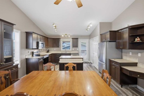 142 Robinson, Penhold, AB 