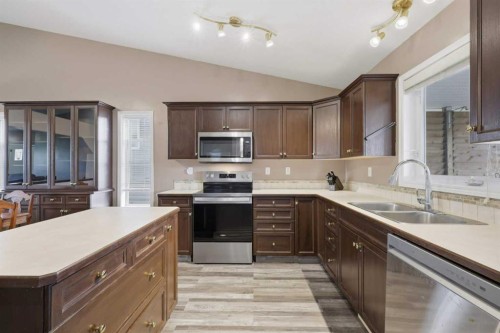 142 Robinson, Penhold, AB 