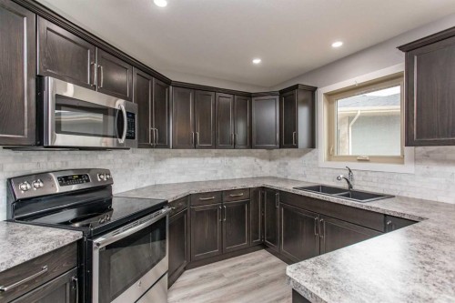 49 Sheep Close, Lacombe, AB 