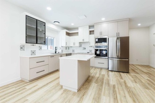 #2-4738 49A Avenue, Lacombe, AB 