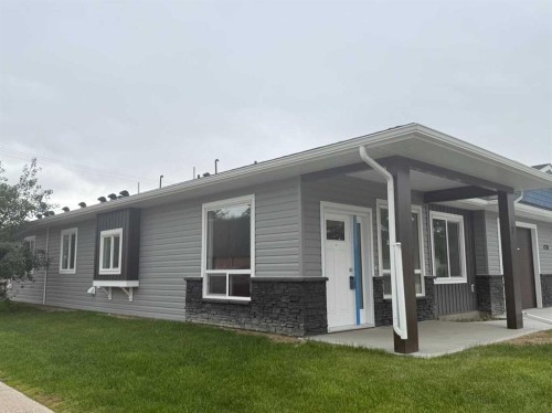 #2-4738 49A Avenue, Lacombe, AB 