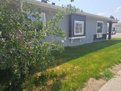 #2-4738 49A Avenue, Lacombe, AB 