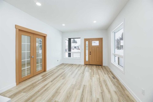#2-4738 49A Avenue, Lacombe, AB 