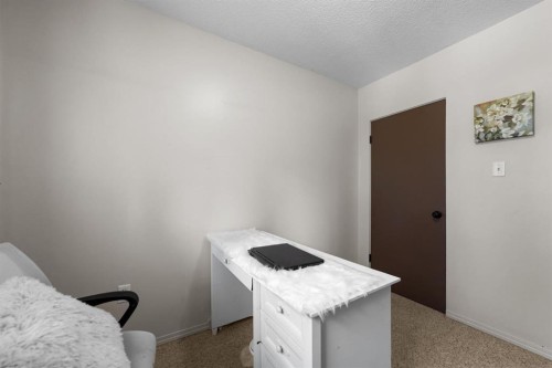 6404B 45 Avenue, Camrose, AB 