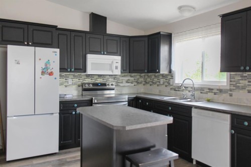 4932 51 Street, Lougheed, AB - Indoor Photo Showing Kitchen With Double Sink With Upgraded Kitchen