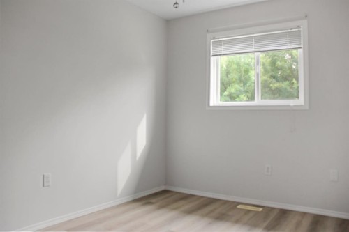 4932 51 Street, Lougheed, AB - Indoor Photo Showing Other Room