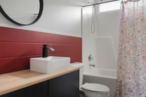 4932 51 Street, Lougheed, AB - Indoor Photo Showing Bathroom