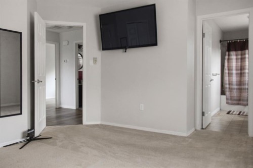 4932 51 Street, Lougheed, AB - Indoor Photo Showing Other Room