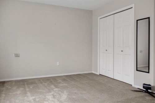 4932 51 Street, Lougheed, AB - Indoor Photo Showing Other Room