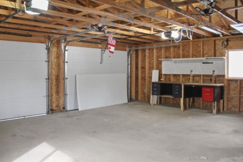 4932 51 Street, Lougheed, AB - Indoor Photo Showing Garage