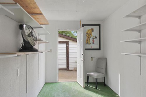 4932 51 Street, Lougheed, AB - Indoor Photo Showing Other Room