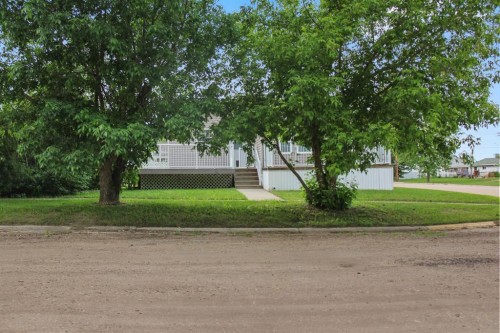 4932 51 Street, Lougheed, AB - Outdoor