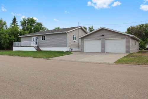 4932 51 Street, Lougheed, AB - Outdoor