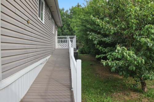 4932 51 Street, Lougheed, AB - Outdoor