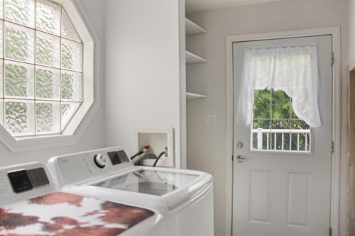 4932 51 Street, Lougheed, AB - Indoor Photo Showing Laundry Room