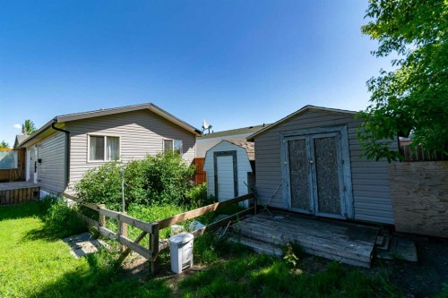 6013 54 Ave Close, Stettler, AB 