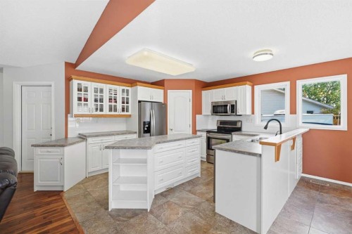 18 Osmond Close, Red Deer, AB 