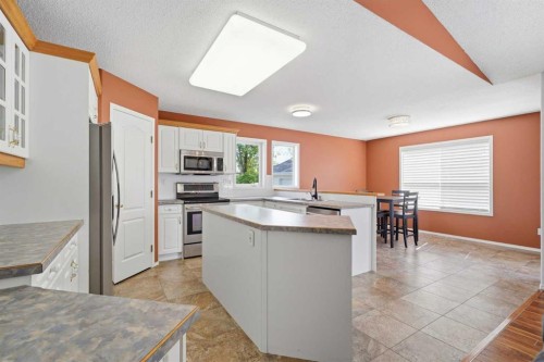 18 Osmond Close, Red Deer, AB 