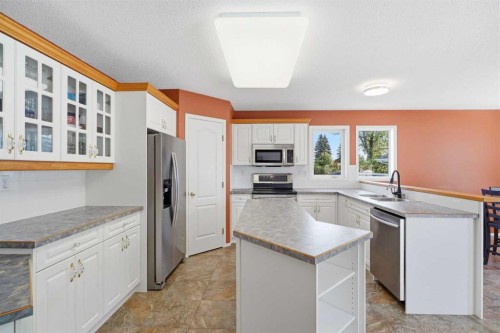 18 Osmond Close, Red Deer, AB 